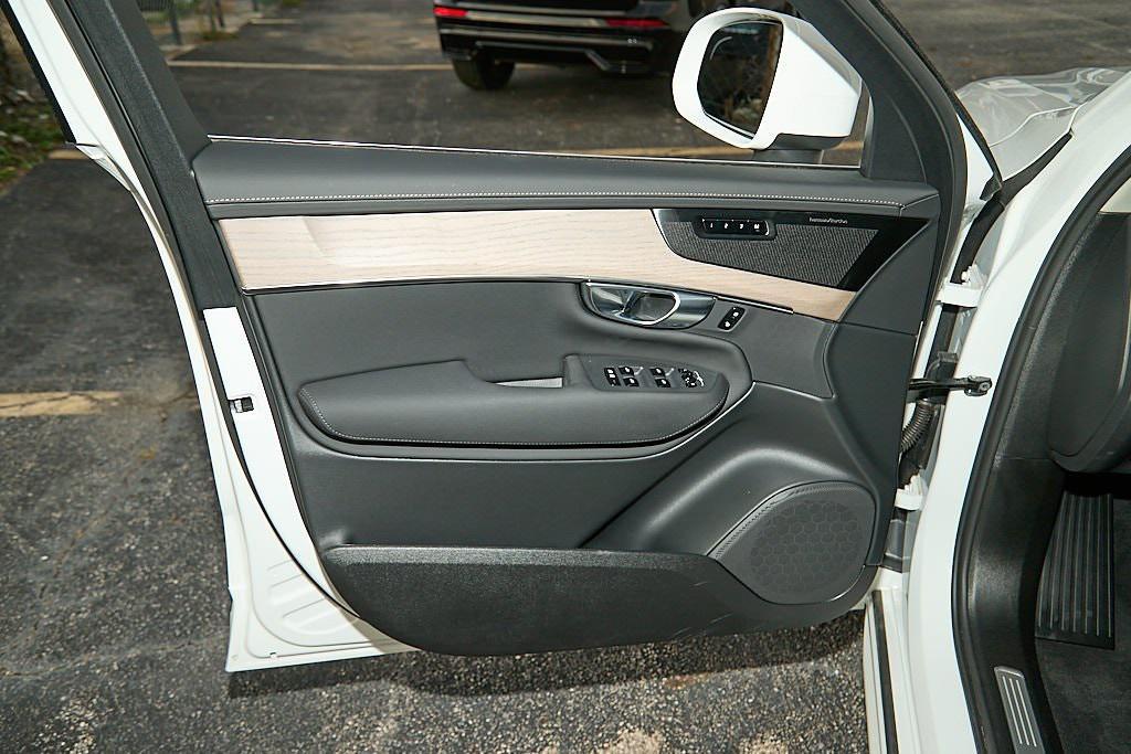 new 2025 Volvo XC90 car, priced at $64,042