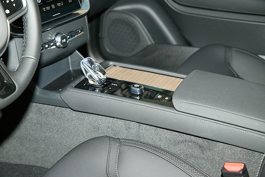 new 2025 Volvo XC90 car, priced at $64,042