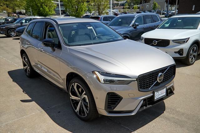 new 2025 Volvo XC60 Plug-In Hybrid car