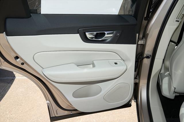 new 2025 Volvo XC60 Plug-In Hybrid car