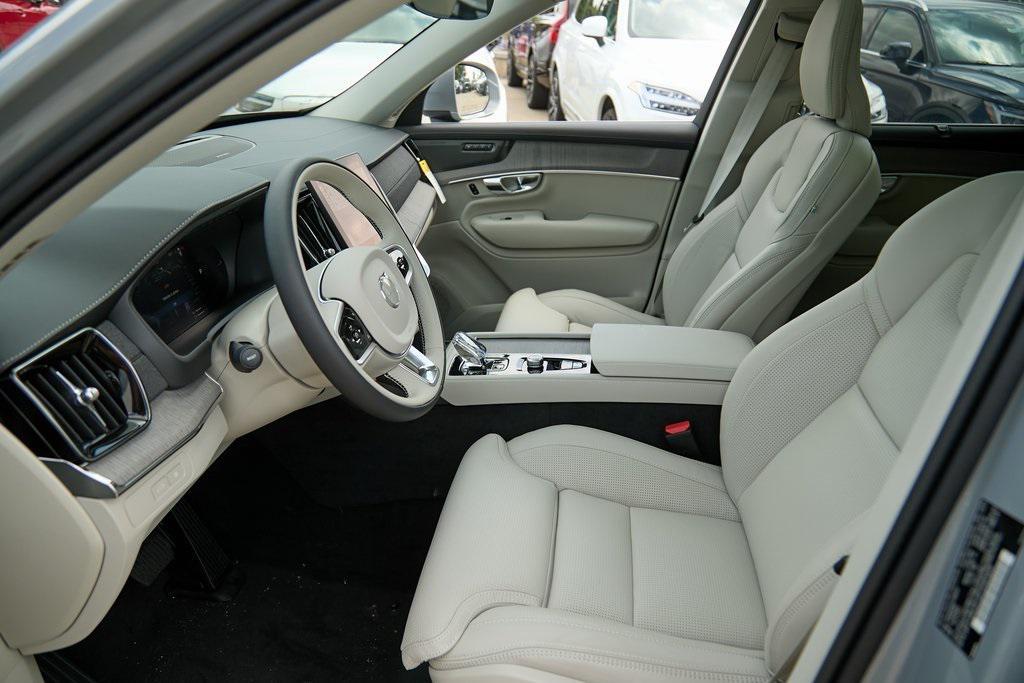 new 2025 Volvo XC90 Plug-In Hybrid car