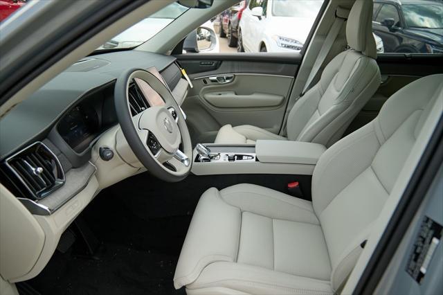 new 2025 Volvo XC90 Plug-In Hybrid car