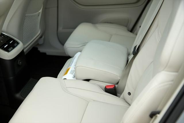 new 2025 Volvo XC90 Plug-In Hybrid car