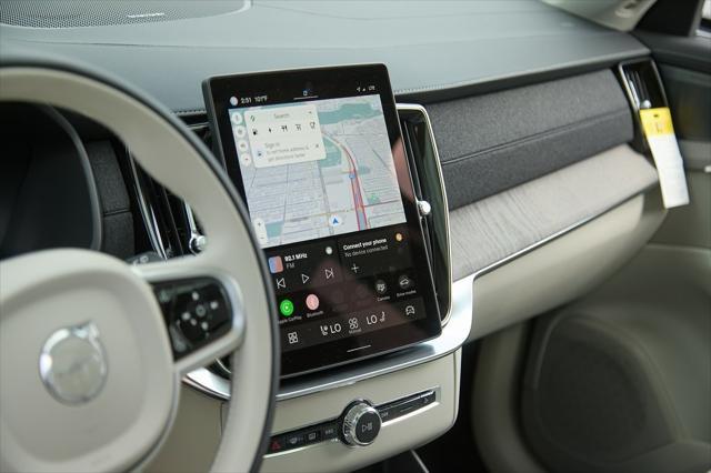 new 2025 Volvo XC90 Plug-In Hybrid car