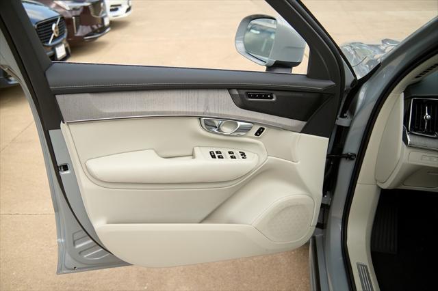 new 2025 Volvo XC90 Plug-In Hybrid car