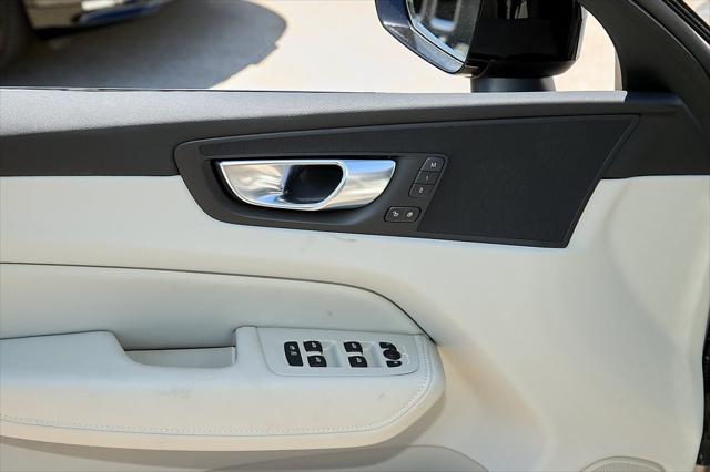 new 2025 Volvo XC60 Plug-In Hybrid car