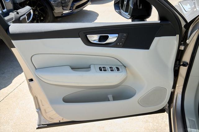 new 2025 Volvo XC60 Plug-In Hybrid car