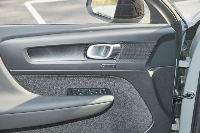 new 2025 Volvo EX40 car