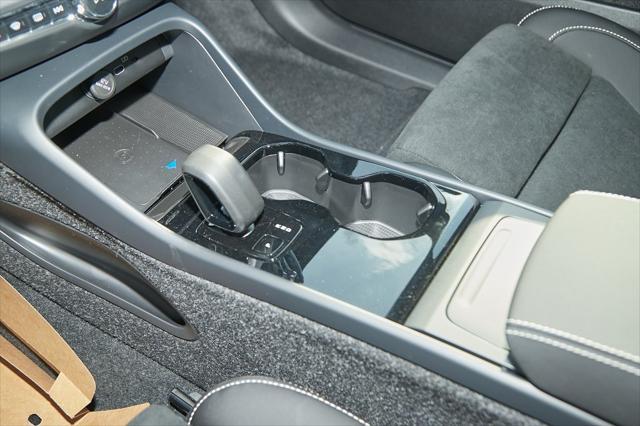 new 2025 Volvo EX40 car