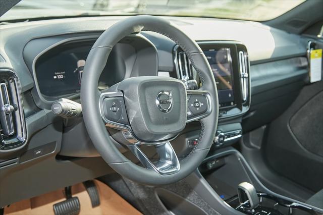 new 2025 Volvo EX40 car