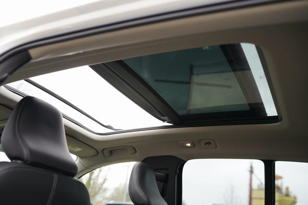 new 2025 Volvo XC40 car, priced at $41,995