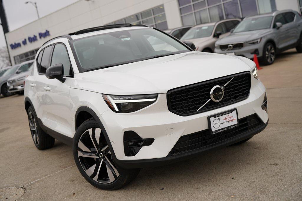 new 2025 Volvo XC40 car, priced at $41,995