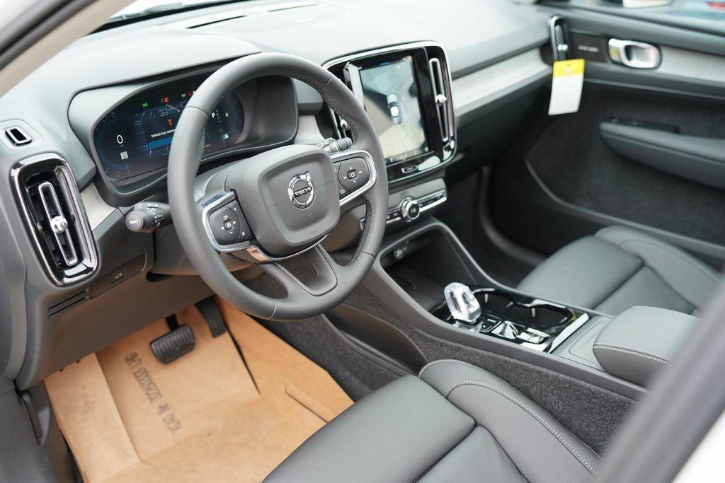new 2025 Volvo XC40 car, priced at $41,995