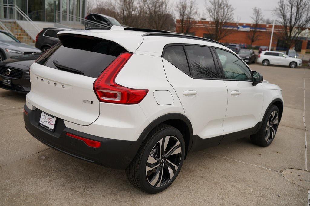 new 2025 Volvo XC40 car, priced at $41,995
