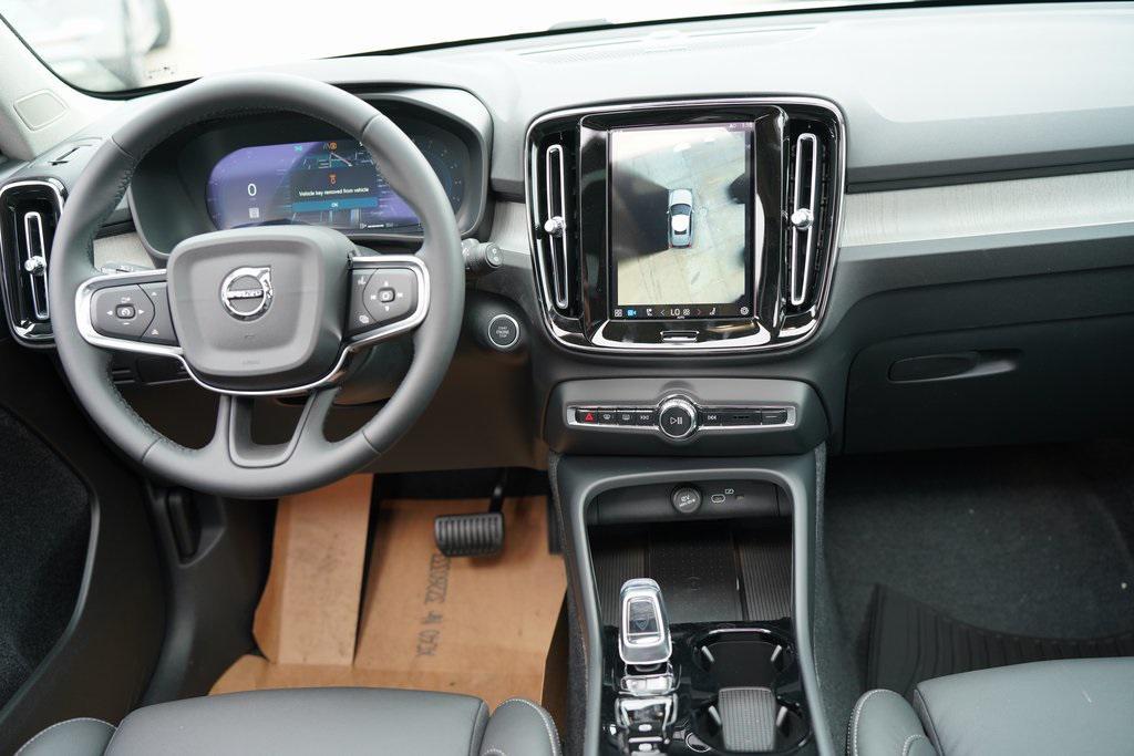 new 2025 Volvo XC40 car, priced at $41,995