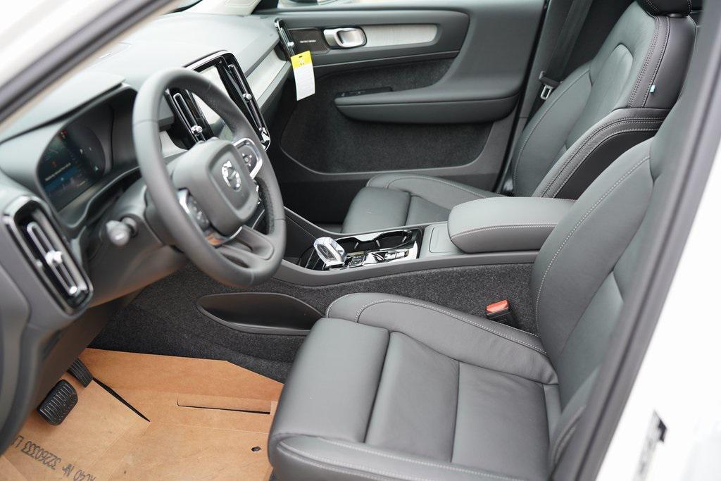 new 2025 Volvo XC40 car, priced at $41,995