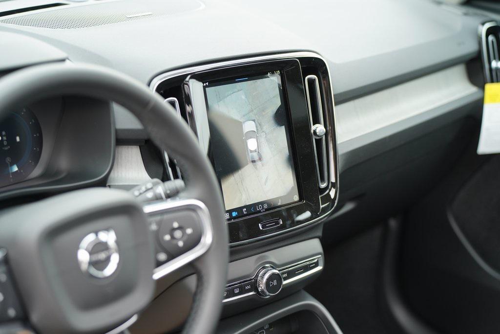 new 2025 Volvo XC40 car, priced at $41,995