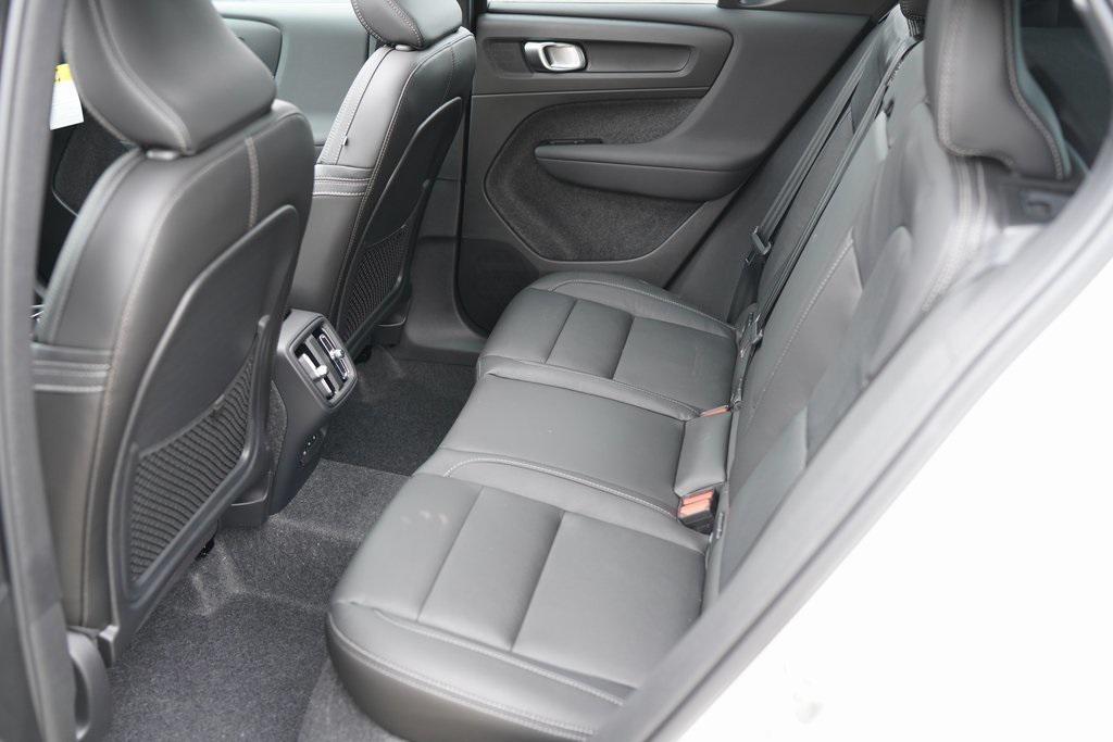 new 2025 Volvo XC40 car, priced at $41,995