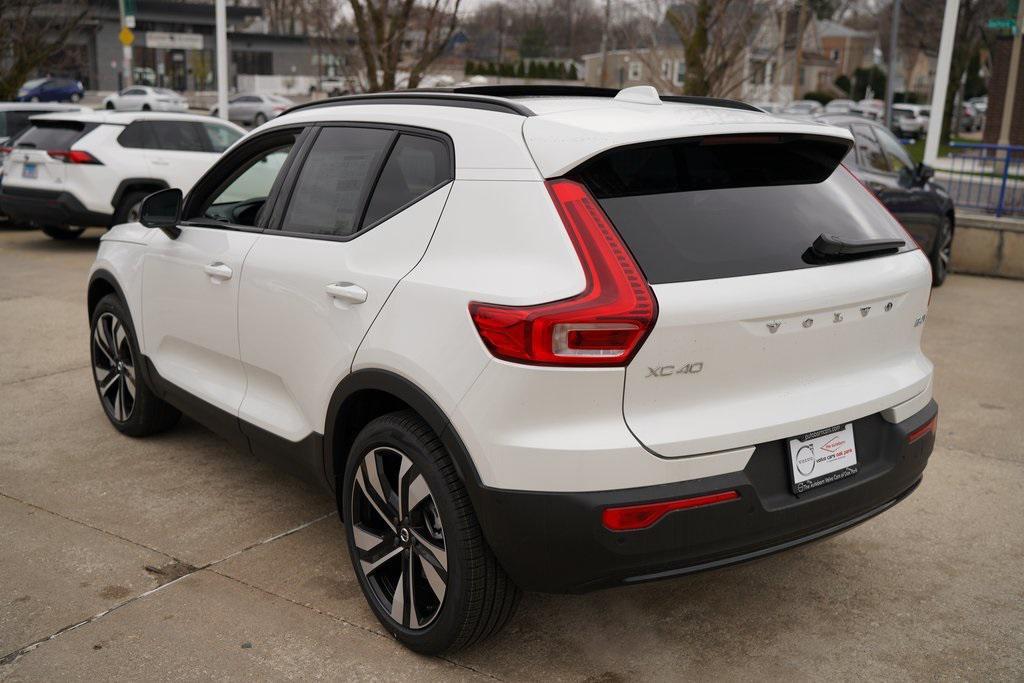new 2025 Volvo XC40 car, priced at $41,995