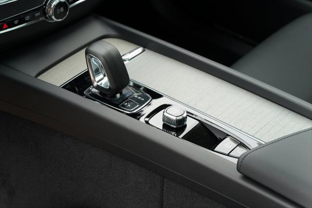 new 2025 Volvo XC60 car