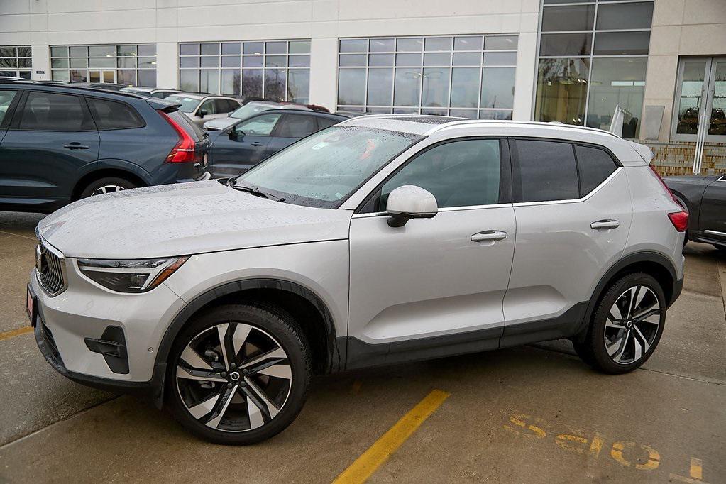 new 2025 Volvo XC40 car, priced at $35,995