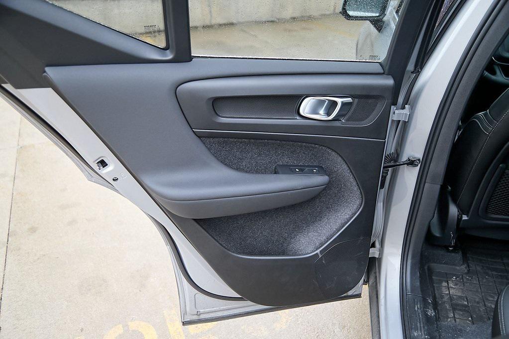 new 2025 Volvo XC40 car, priced at $35,995