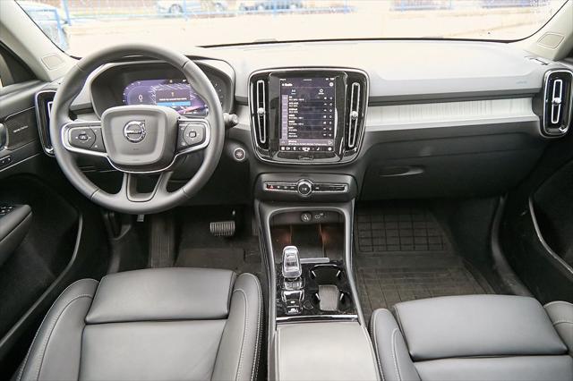 new 2025 Volvo XC40 car