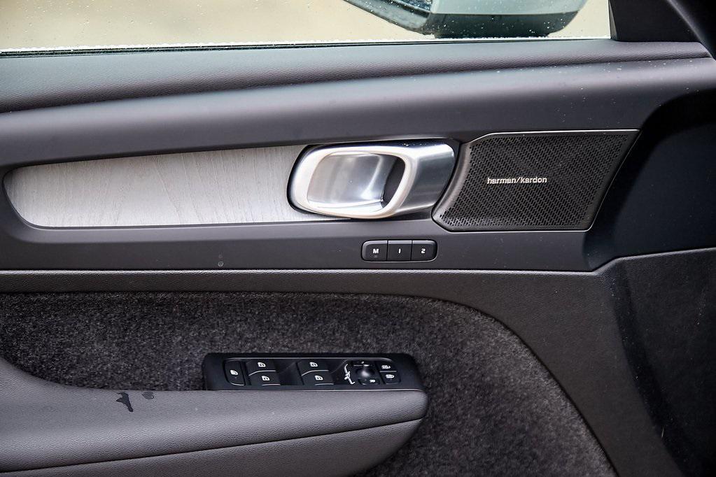 new 2025 Volvo XC40 car, priced at $35,995