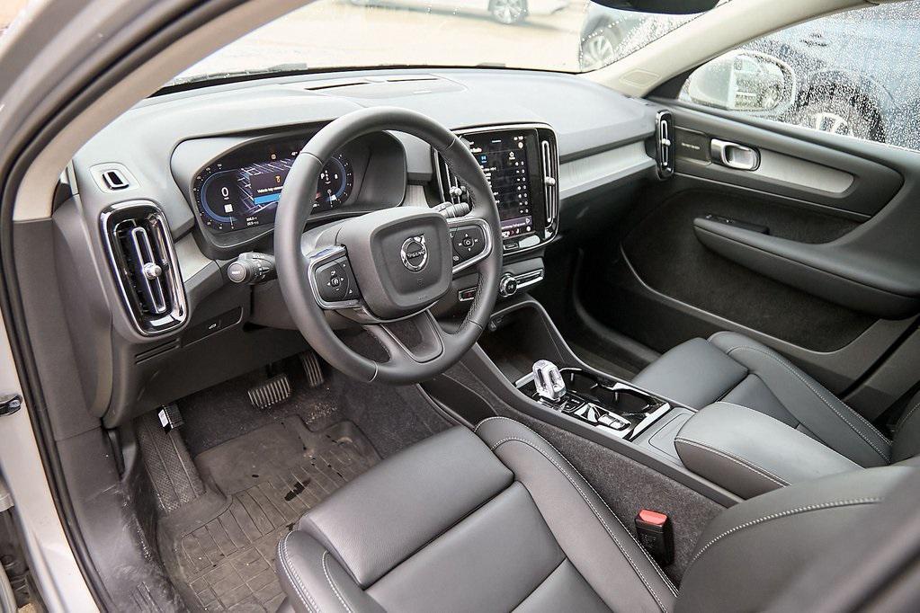 new 2025 Volvo XC40 car, priced at $35,995
