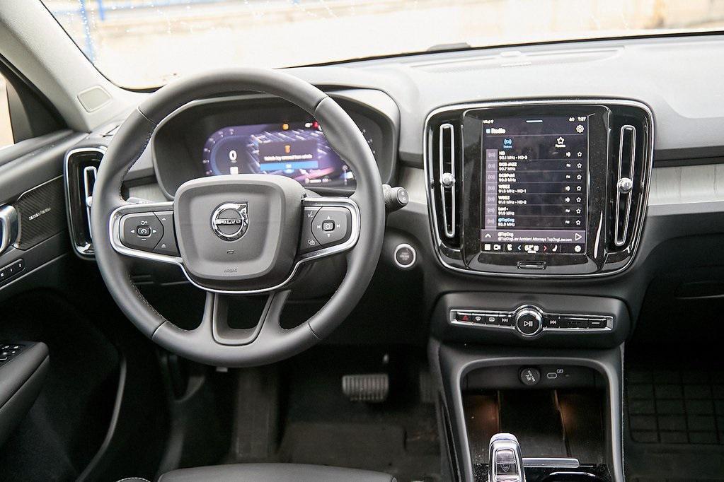 new 2025 Volvo XC40 car, priced at $35,995