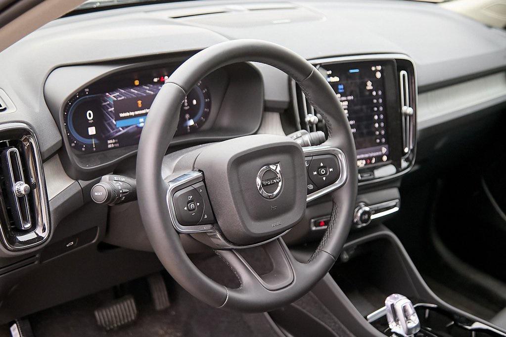 new 2025 Volvo XC40 car, priced at $35,995