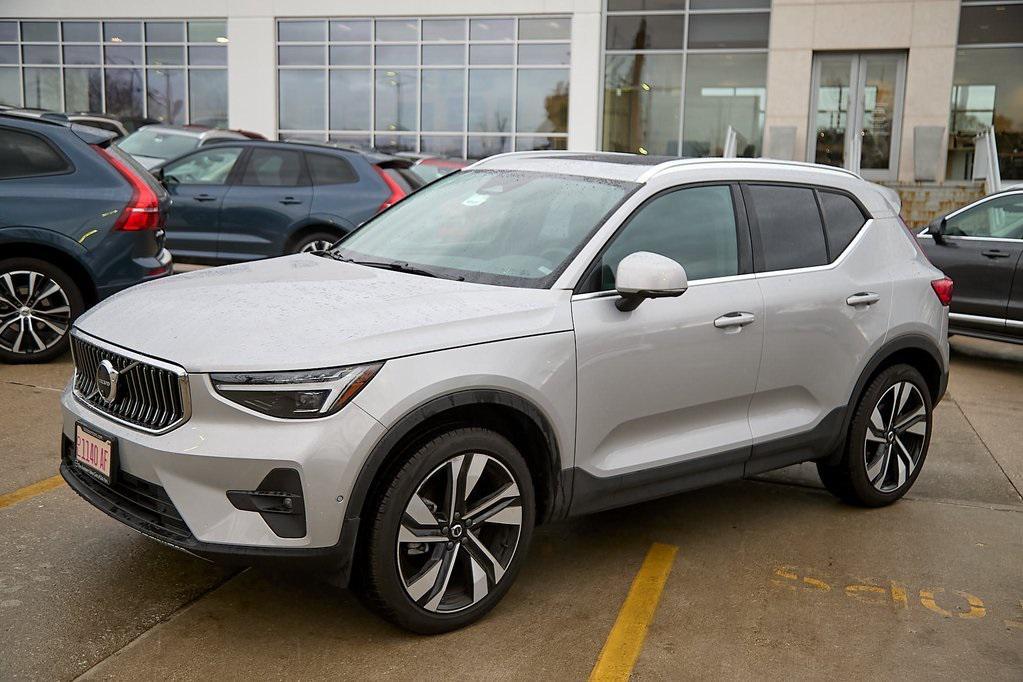 new 2025 Volvo XC40 car, priced at $35,995