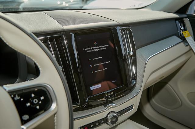 new 2025 Volvo XC60 Plug-In Hybrid car