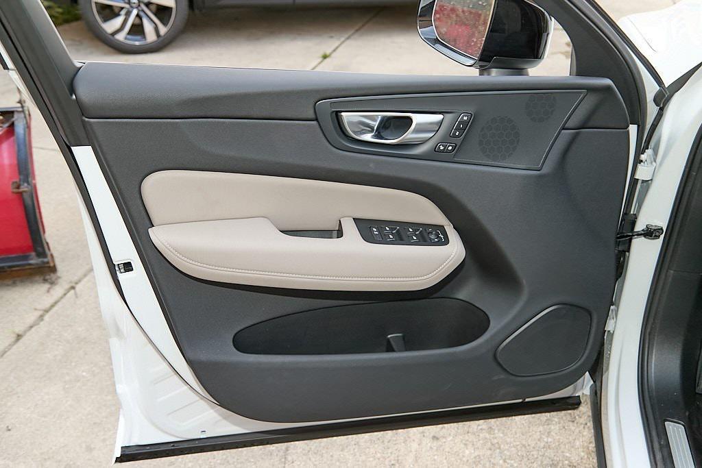 new 2026 Volvo XC60 Plug-In Hybrid car, priced at $66,285