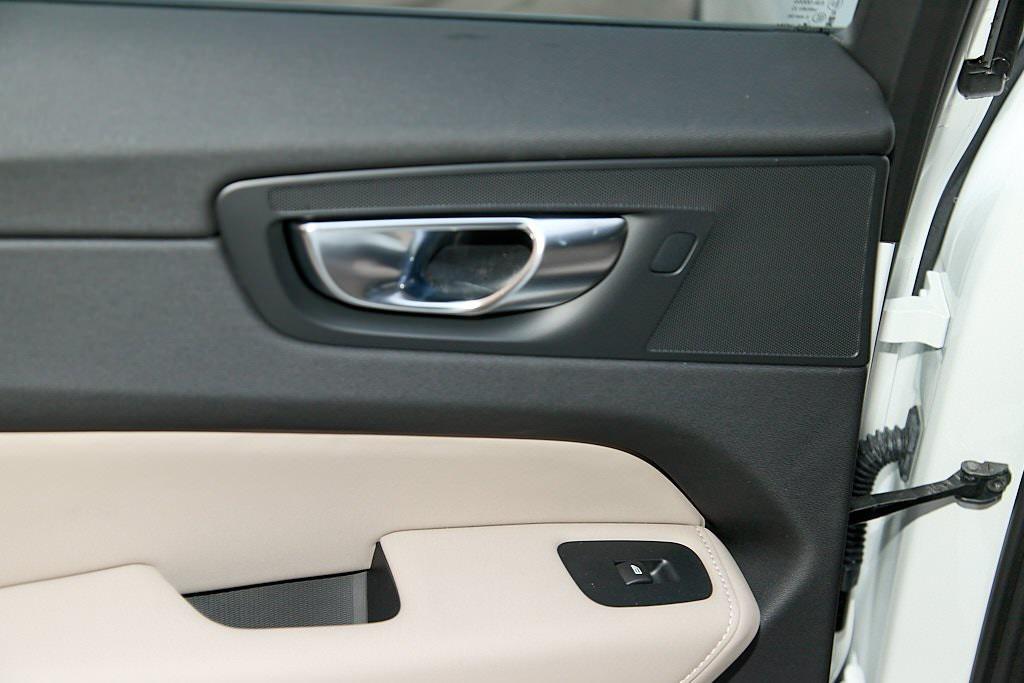 new 2026 Volvo XC60 Plug-In Hybrid car, priced at $66,285