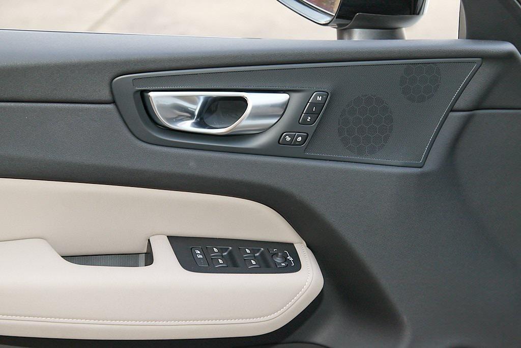 new 2026 Volvo XC60 Plug-In Hybrid car, priced at $66,285