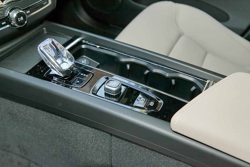 new 2026 Volvo XC60 Plug-In Hybrid car, priced at $66,285