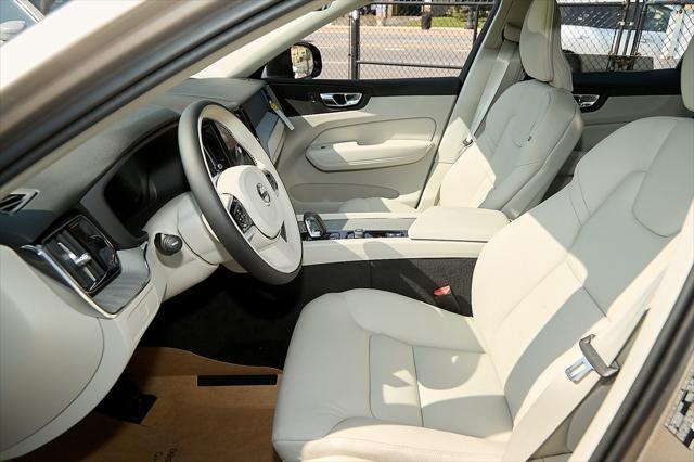 new 2025 Volvo XC60 car