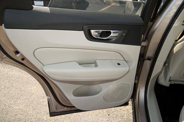 new 2025 Volvo XC60 car
