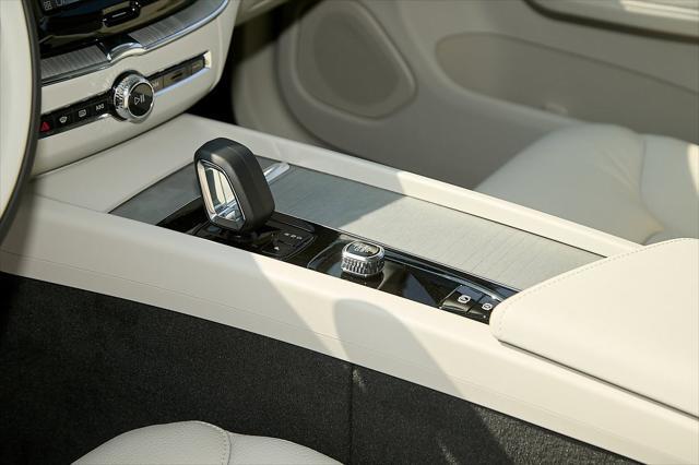 new 2025 Volvo XC60 car