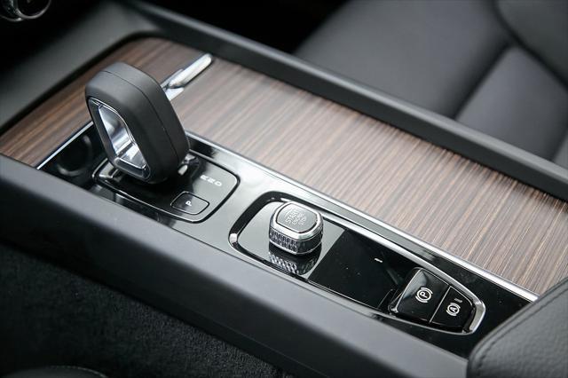 used 2022 Volvo XC60 car, priced at $38,698