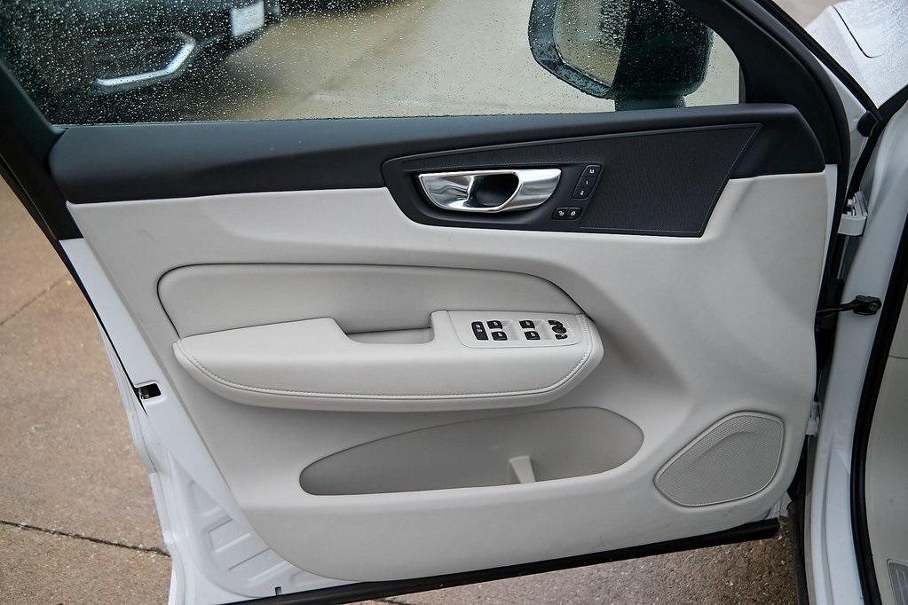 new 2025 Volvo XC60 car, priced at $50,547
