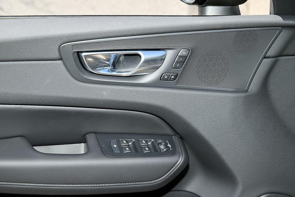 new 2025 Volvo XC60 car, priced at $44,514