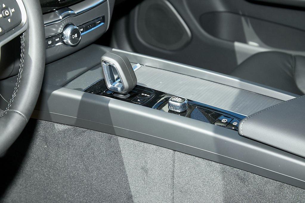 new 2025 Volvo XC60 car, priced at $44,514