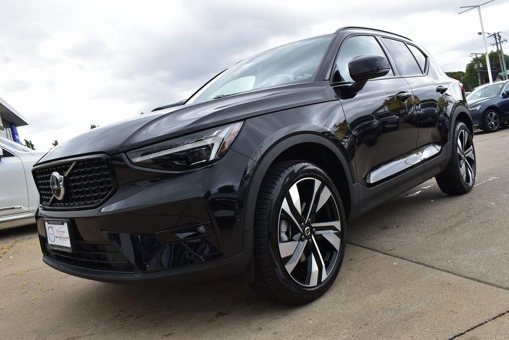 new 2025 Volvo XC40 car