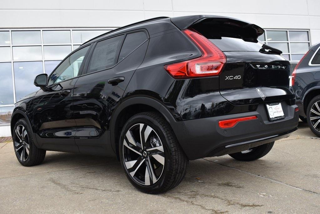 new 2025 Volvo XC40 car