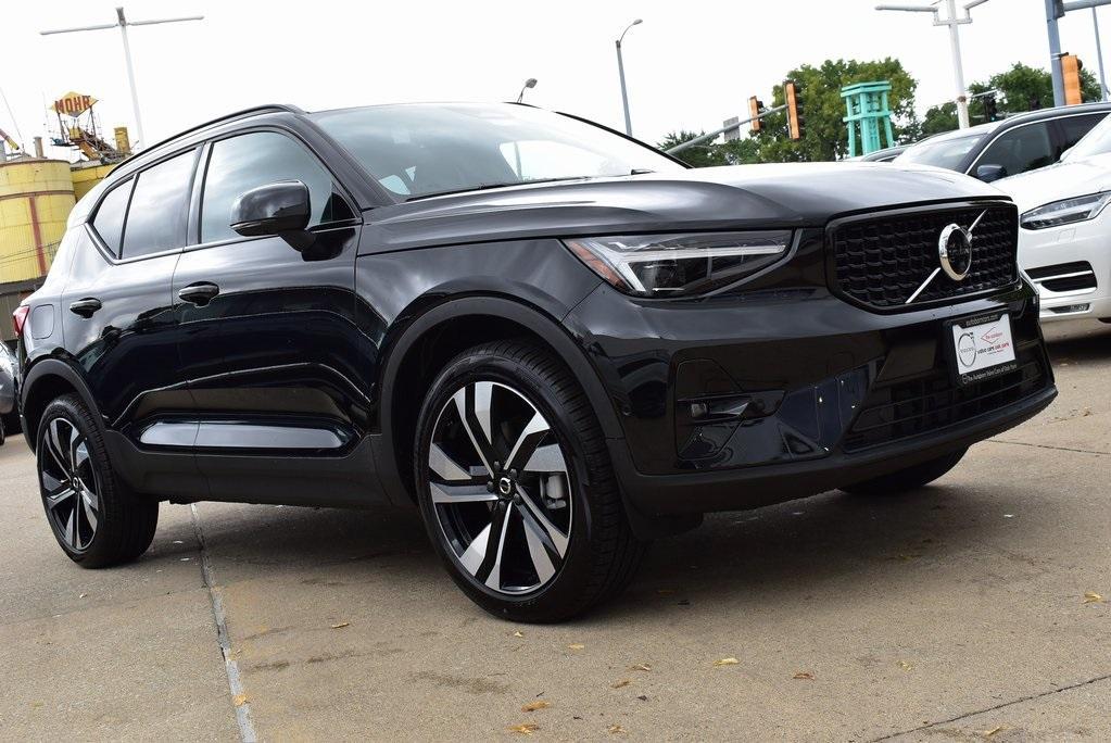 new 2025 Volvo XC40 car