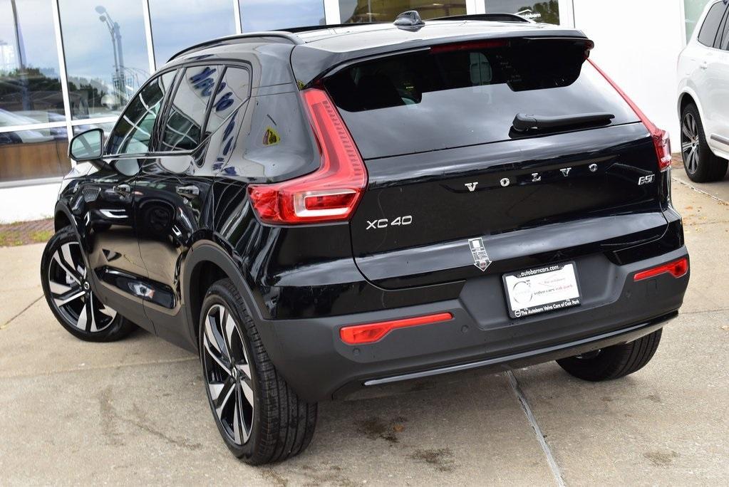 new 2025 Volvo XC40 car