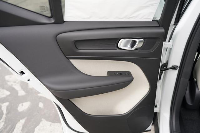 new 2025 Volvo XC40 car