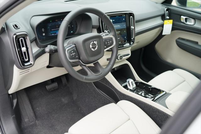 new 2025 Volvo XC40 car